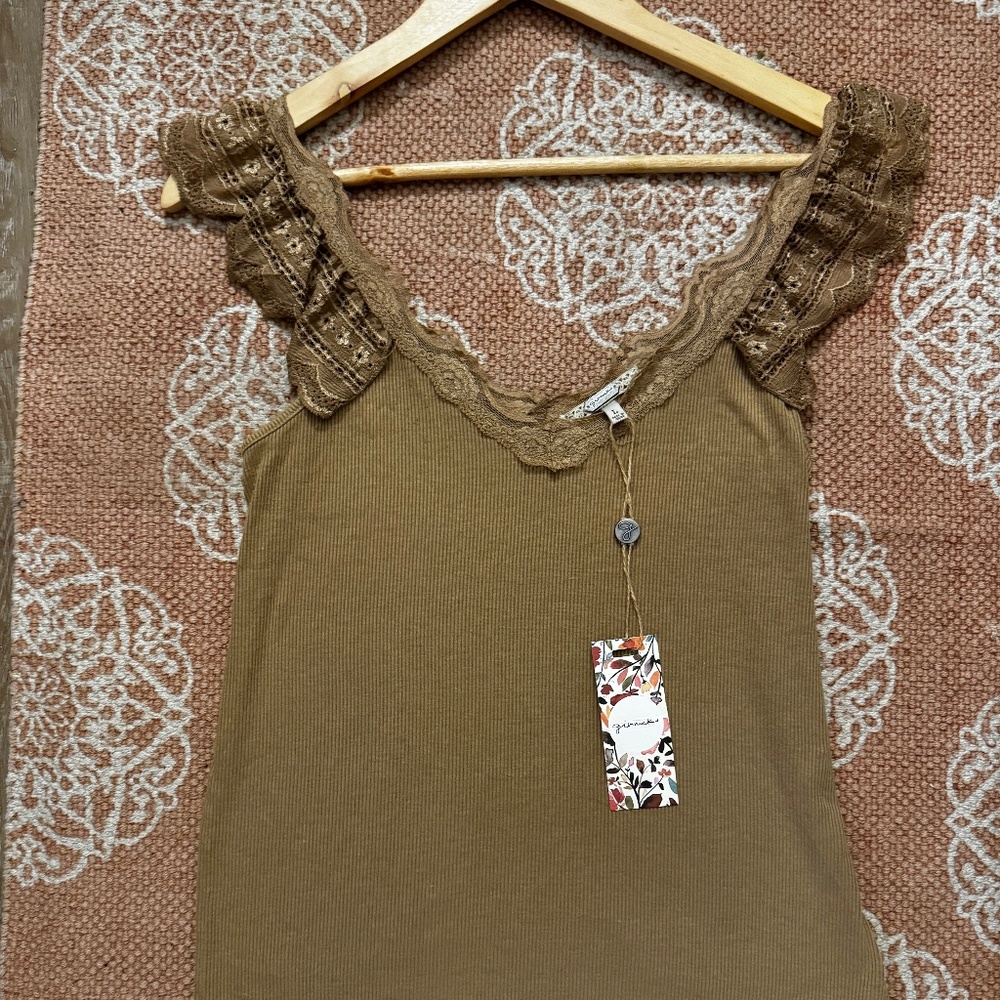 NWT Gimmick top from Buckle Cute sleeveless top-large